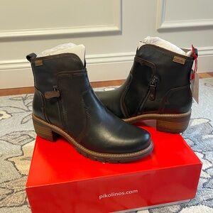 Pikolinos Black Ankle Boots Classic Leather Design